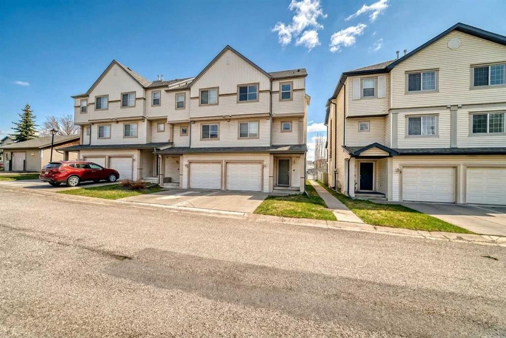 17 Copperfield Court Se, Calgary, AB