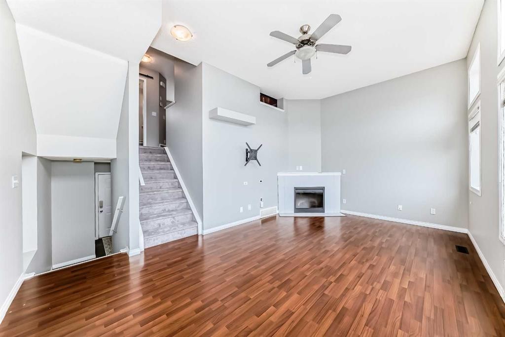 17 Copperfield Court Se, Calgary, AB