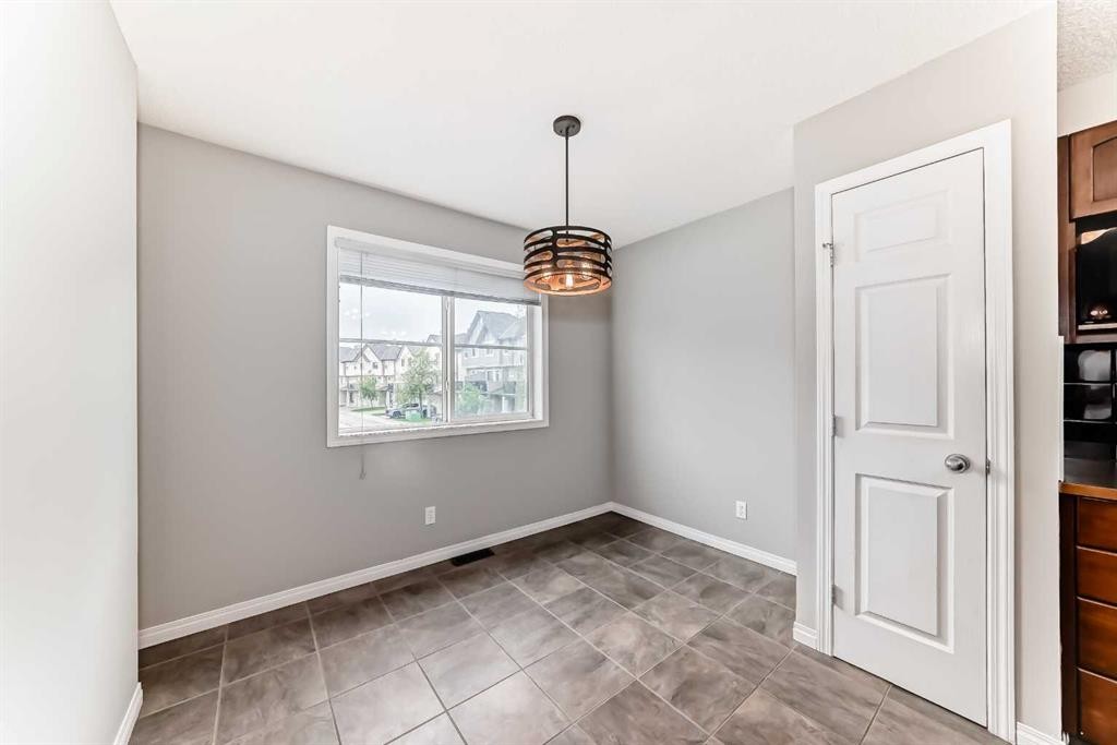 17 Copperfield Court Se, Calgary, AB