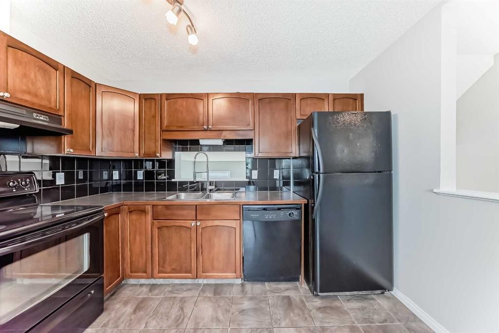 17 Copperfield Court Se, Calgary, AB