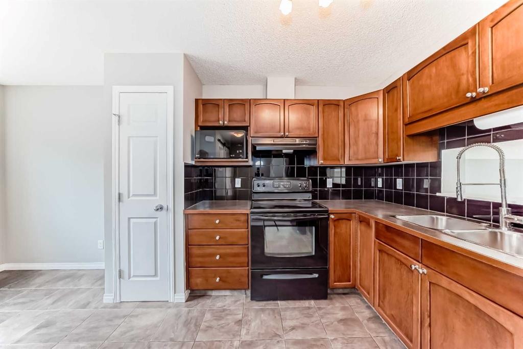 17 Copperfield Court Se, Calgary, AB