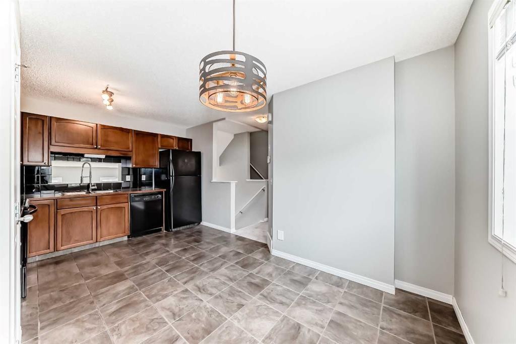 17 Copperfield Court Se, Calgary, AB