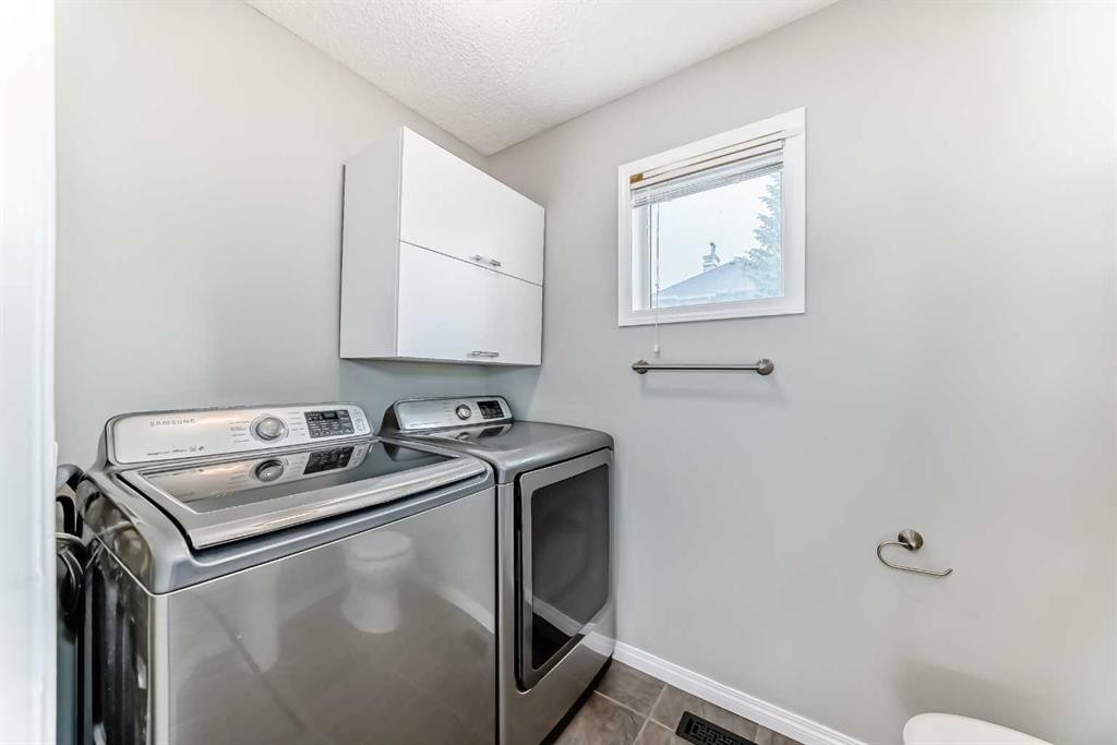 17 Copperfield Court Se, Calgary, AB