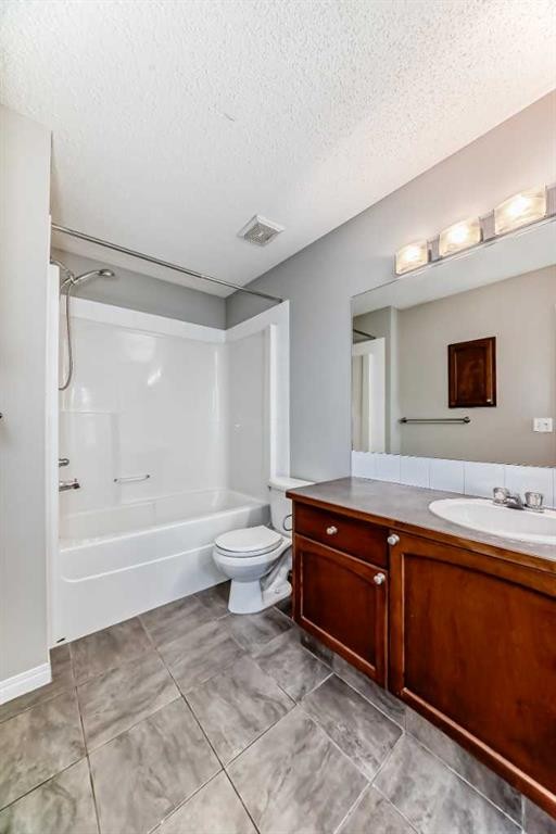 17 Copperfield Court Se, Calgary, AB