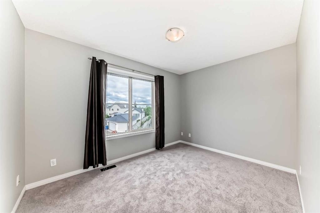 17 Copperfield Court Se, Calgary, AB