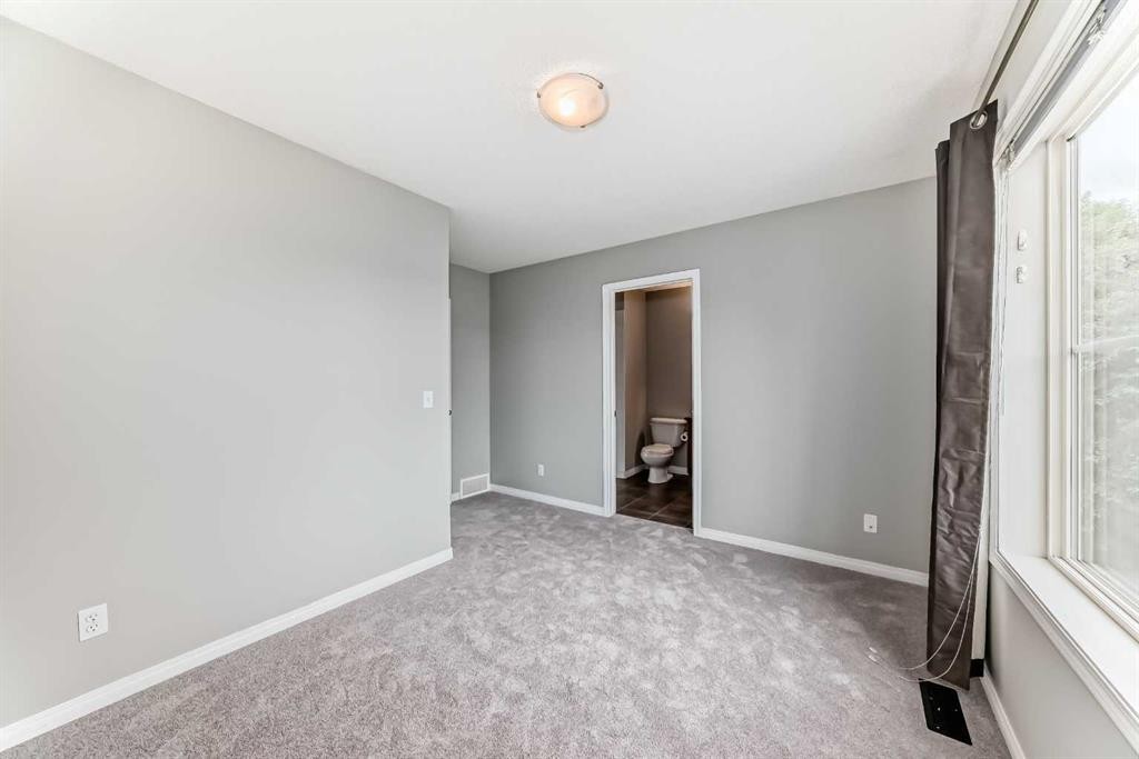 17 Copperfield Court Se, Calgary, AB