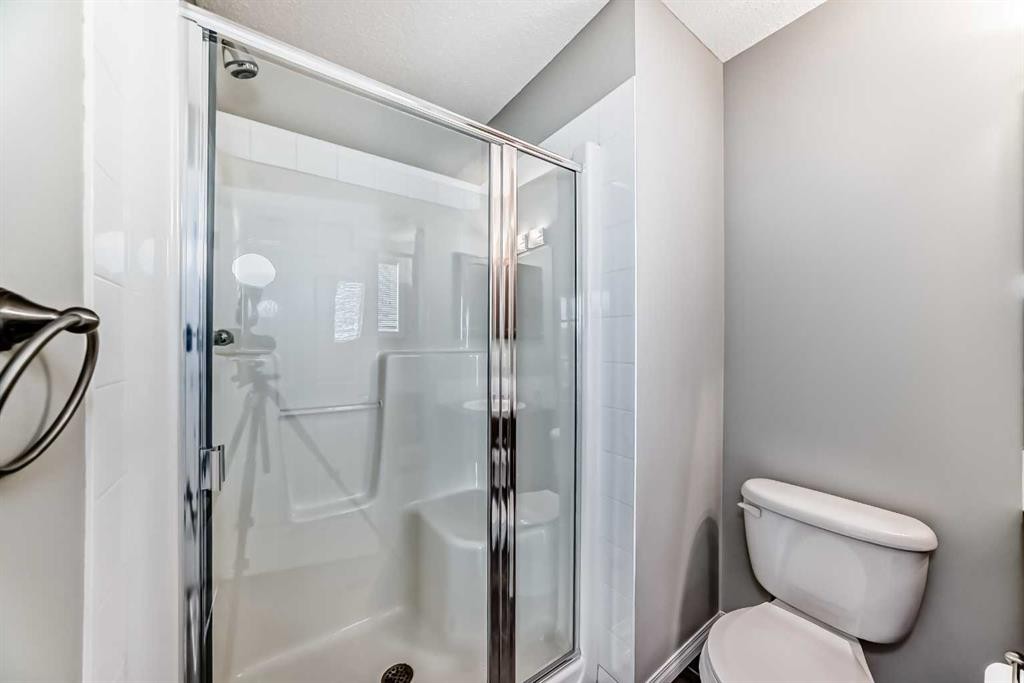 17 Copperfield Court Se, Calgary, AB