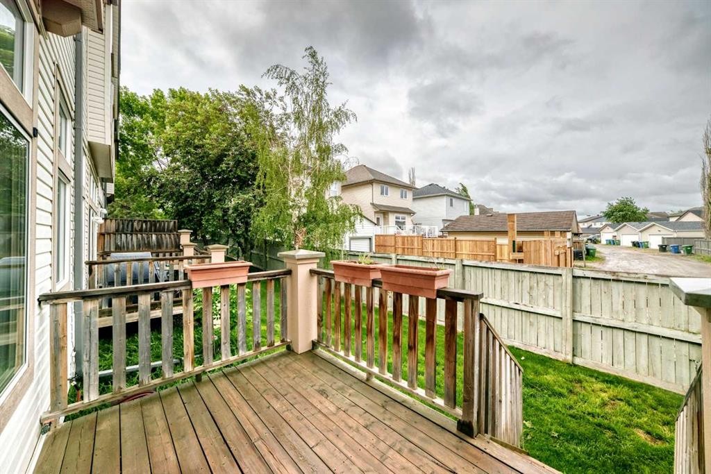 17 Copperfield Court Se, Calgary, AB
