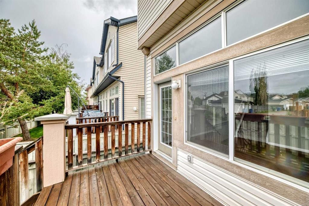 17 Copperfield Court Se, Calgary, AB