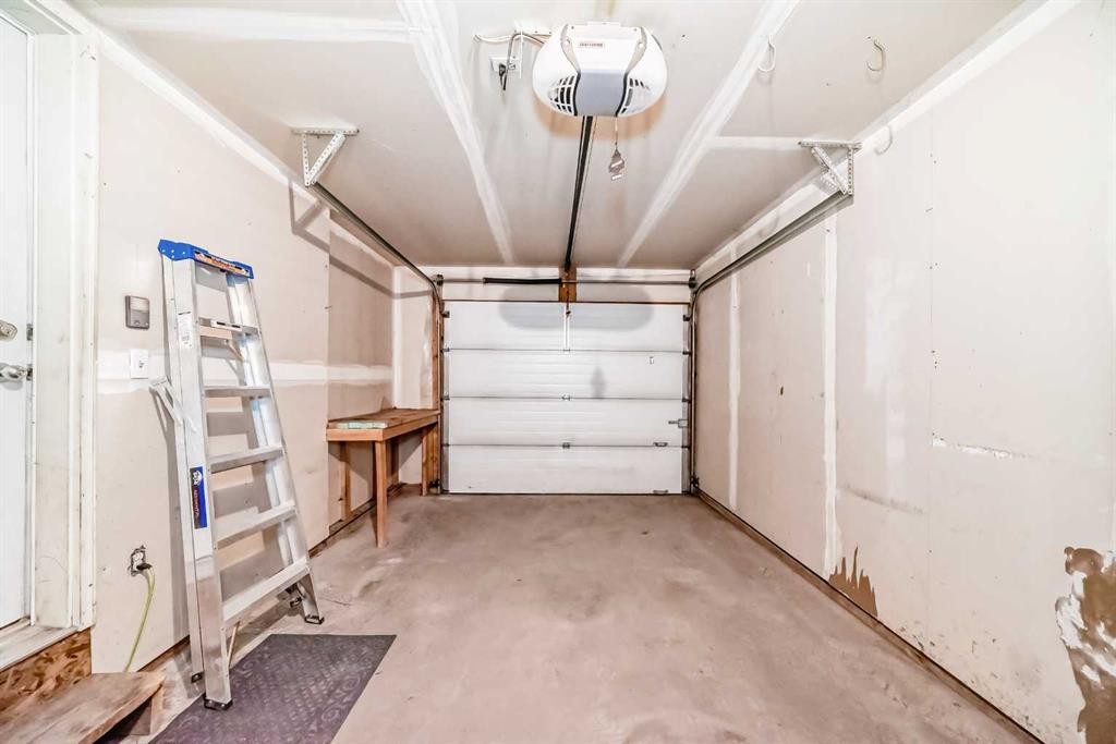 17 Copperfield Court Se, Calgary, AB