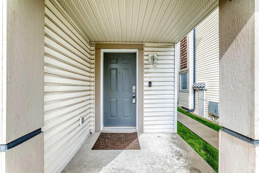 17 Copperfield Court Se, Calgary, AB