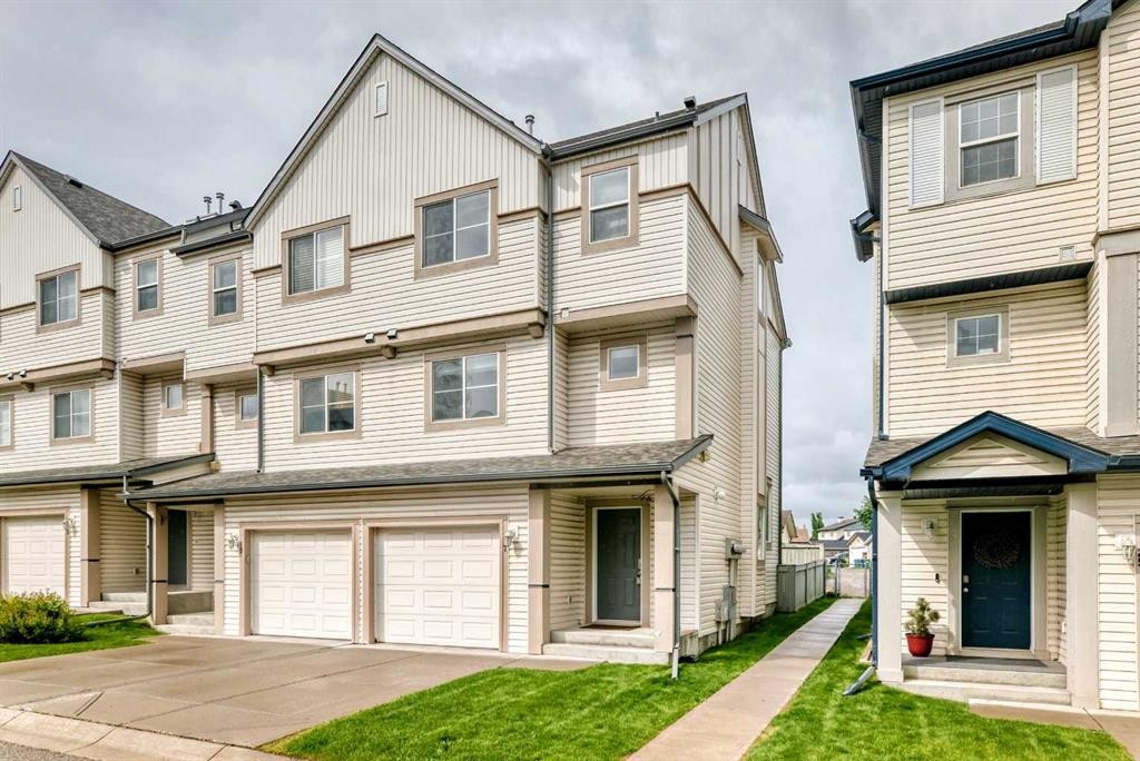 17 Copperfield Court Se, Calgary, AB
