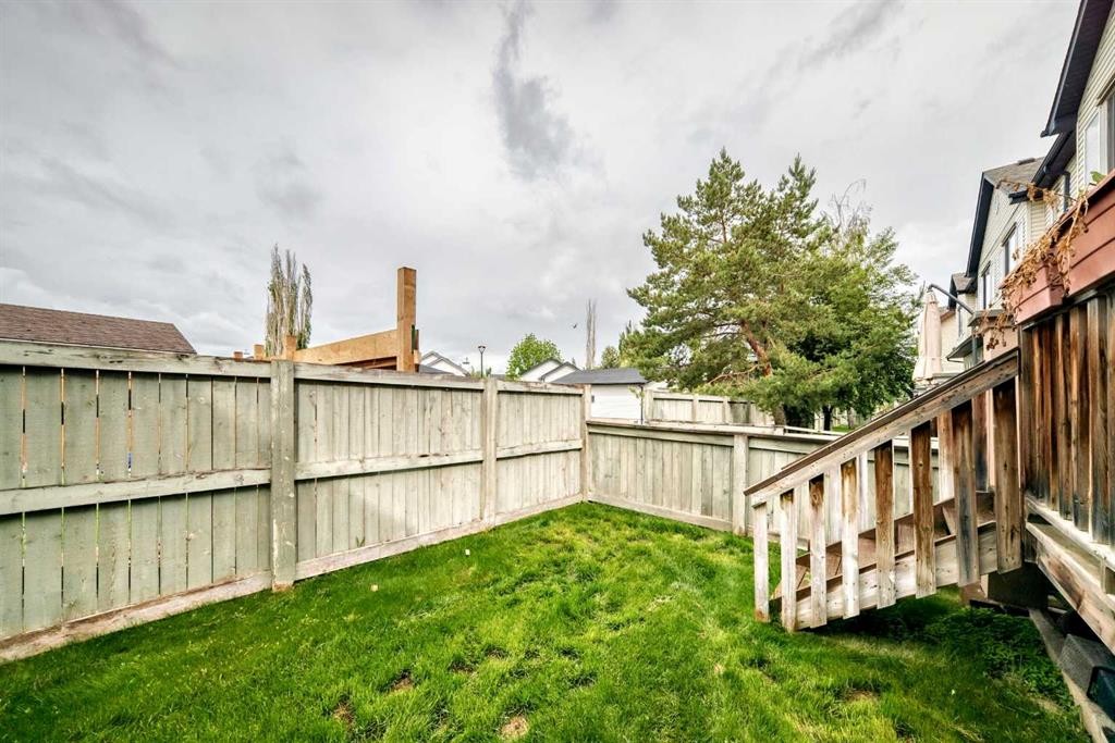 17 Copperfield Court Se, Calgary, AB