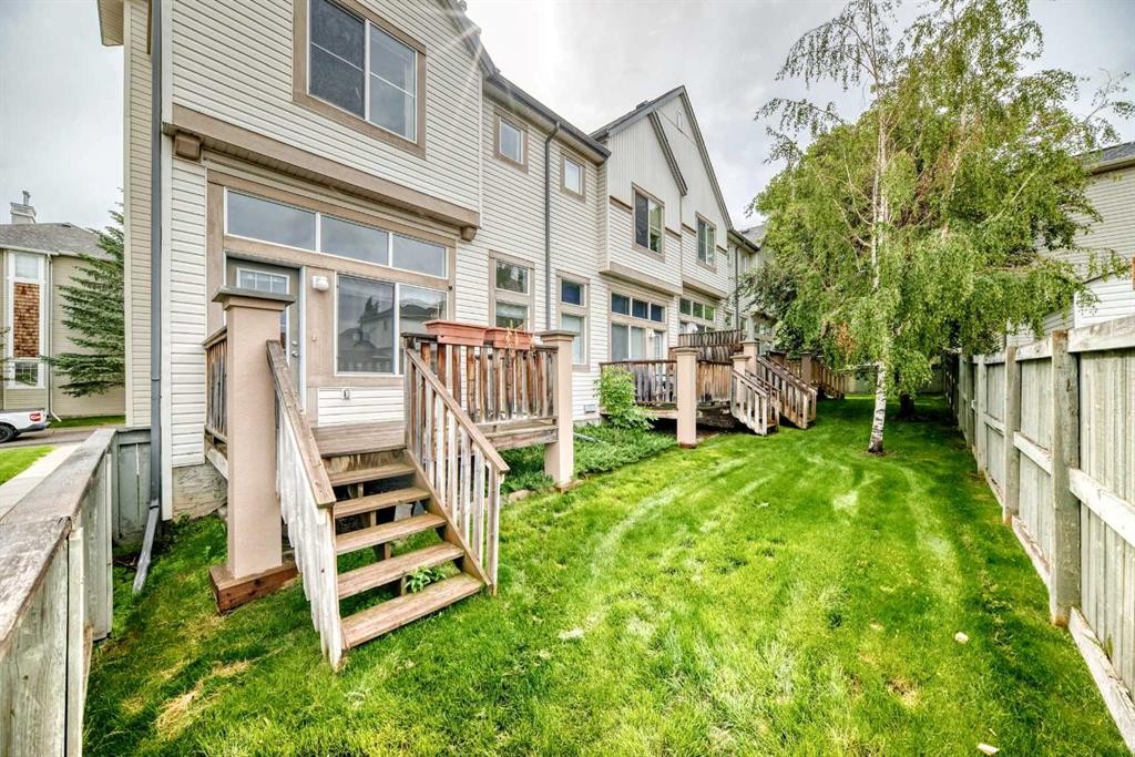 17 Copperfield Court Se, Calgary, AB