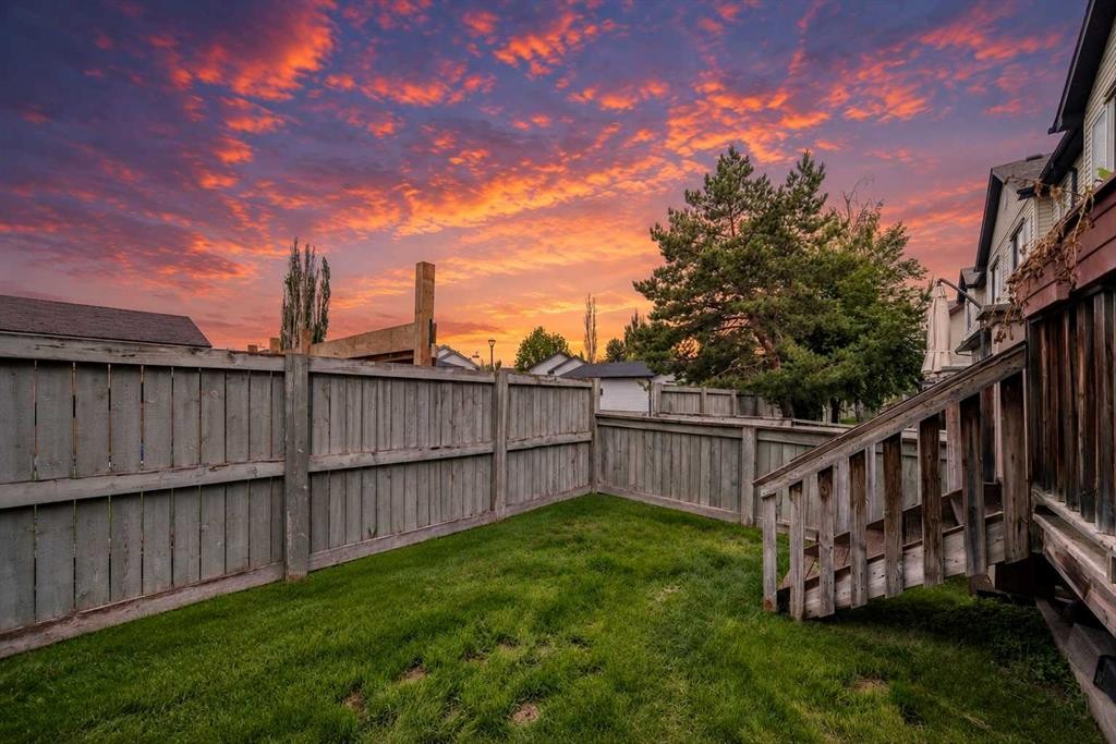 17 Copperfield Court Se, Calgary, AB