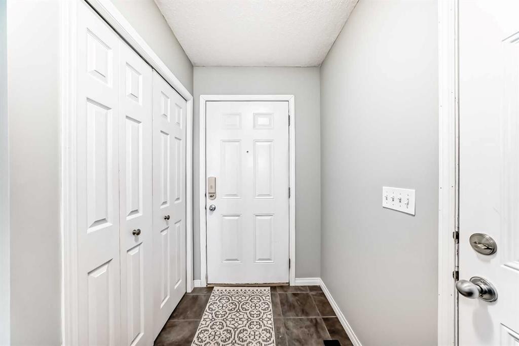 17 Copperfield Court Se, Calgary, AB