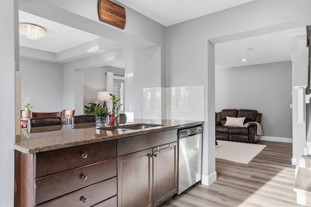 52 Windstone Green Sw, Airdrie, AB - Indoor Photo Showing Kitchen With Double Sink With Upgraded Kitchen