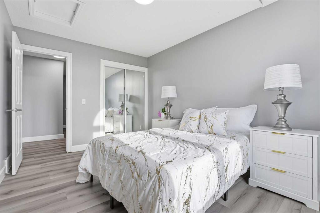 52 Windstone Green Sw, Airdrie, AB - Indoor Photo Showing Bedroom