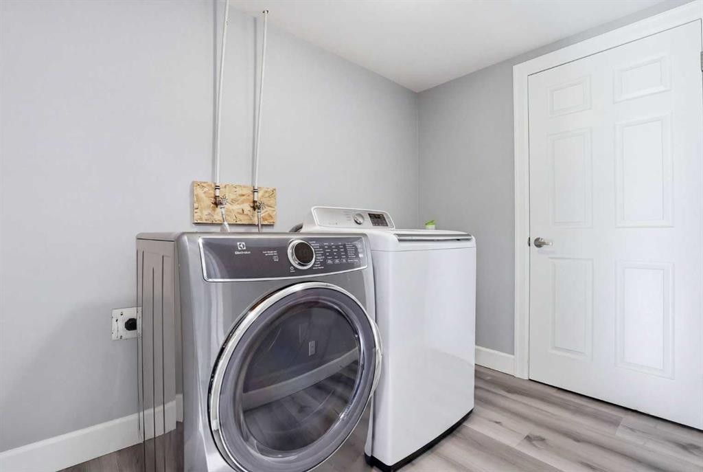 52 Windstone Green Sw, Airdrie, AB - Indoor Photo Showing Laundry Room