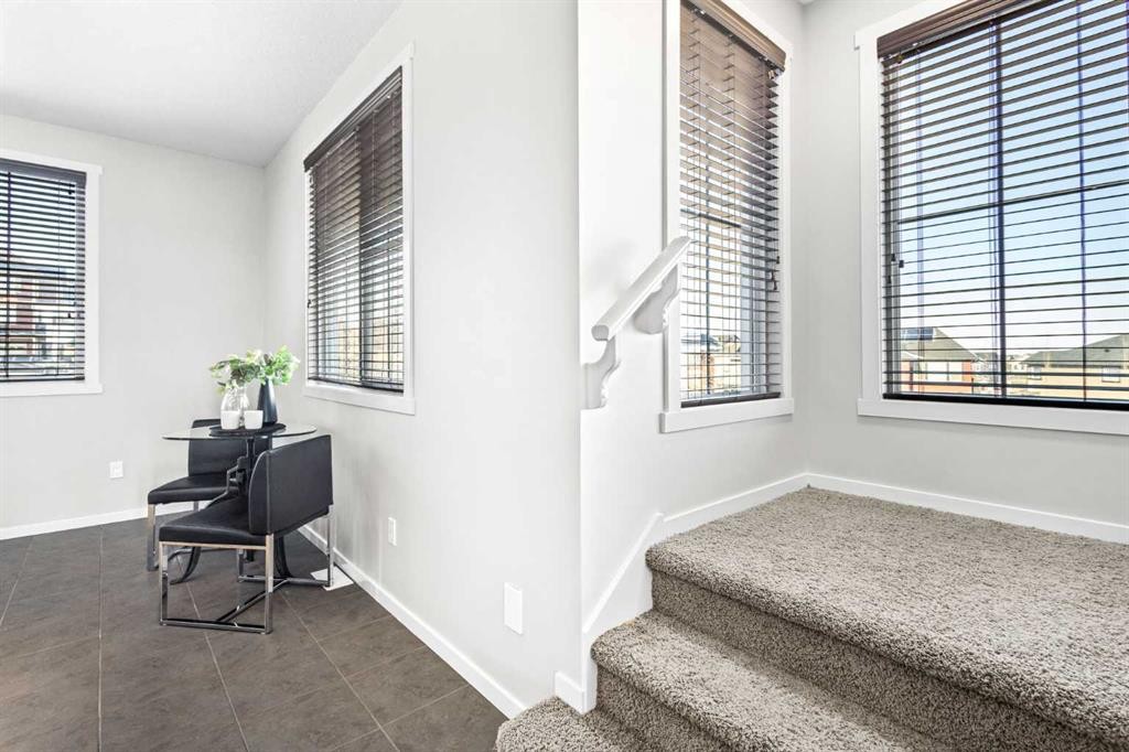 83 Evansview Gardens Nw, Calgary, AB - Indoor Photo Showing Other Room