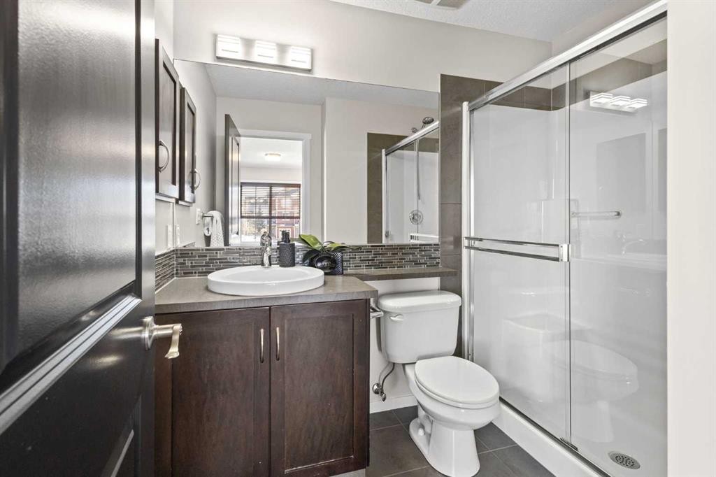 83 Evansview Gardens Nw, Calgary, AB - Indoor Photo Showing Bathroom