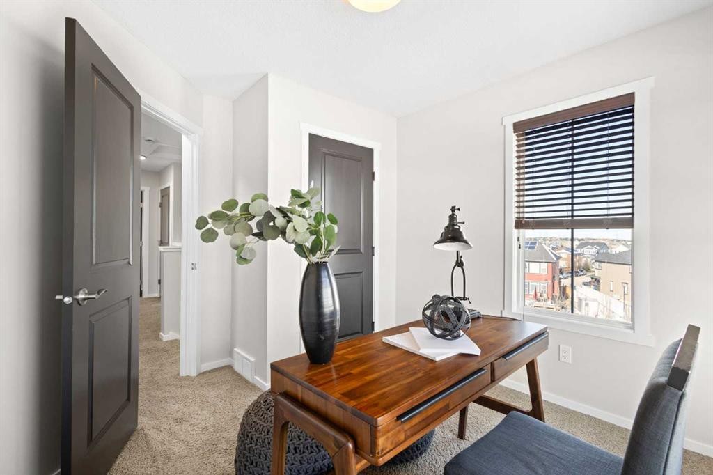 83 Evansview Gardens Nw, Calgary, AB - Indoor Photo Showing Office