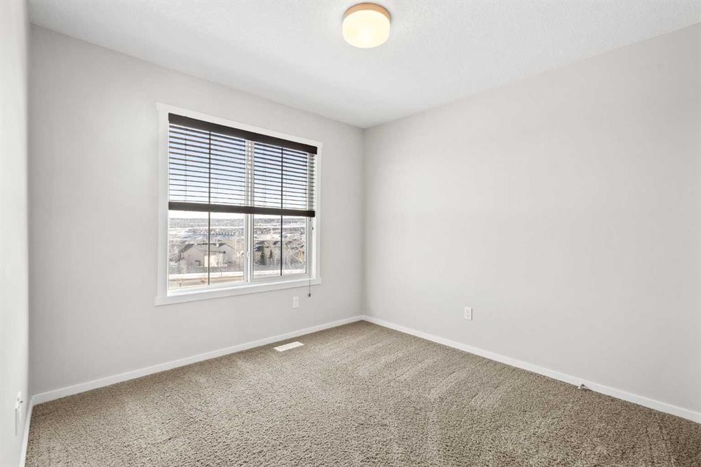 83 Evansview Gardens Nw, Calgary, AB - Indoor Photo Showing Other Room