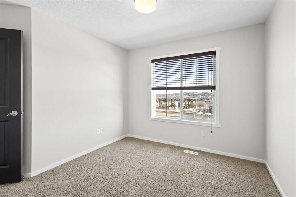 83 Evansview Gardens Nw, Calgary, AB - Indoor Photo Showing Other Room