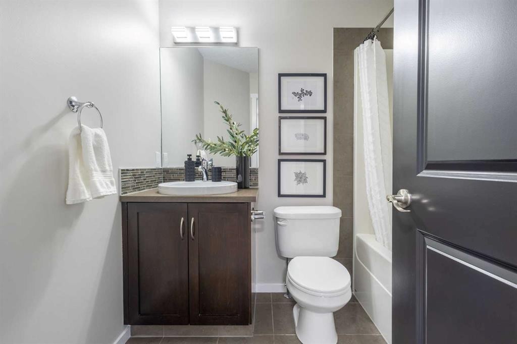 83 Evansview Gardens Nw, Calgary, AB - Indoor Photo Showing Bathroom