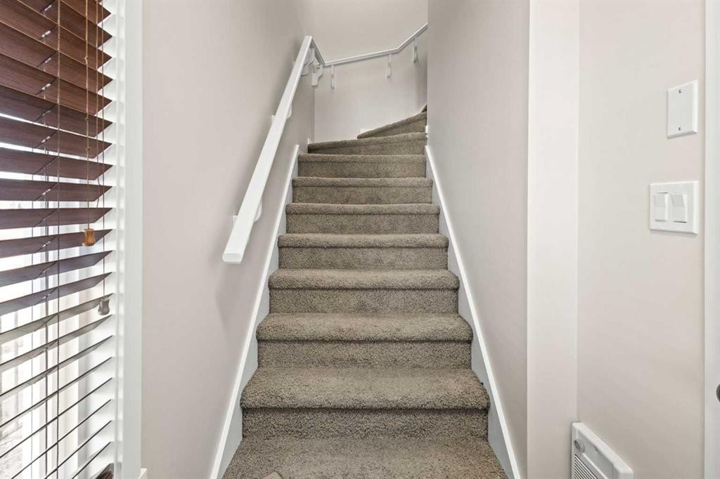 83 Evansview Gardens Nw, Calgary, AB - Indoor Photo Showing Other Room