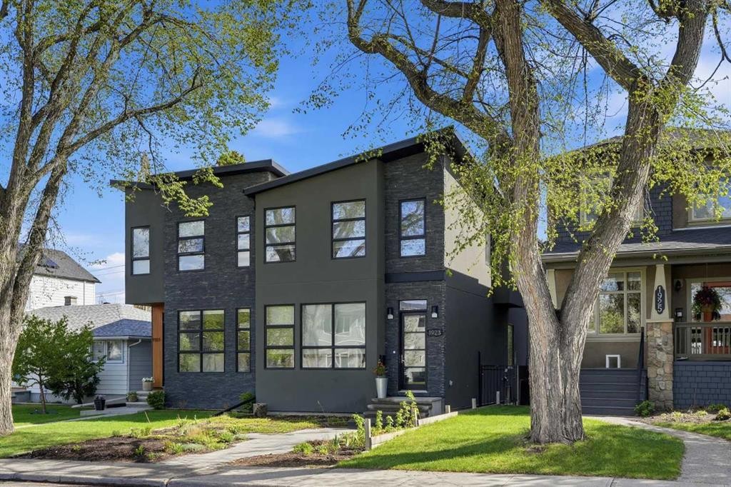 1923 49 Avenue Sw, Calgary, AB - Outdoor With Facade