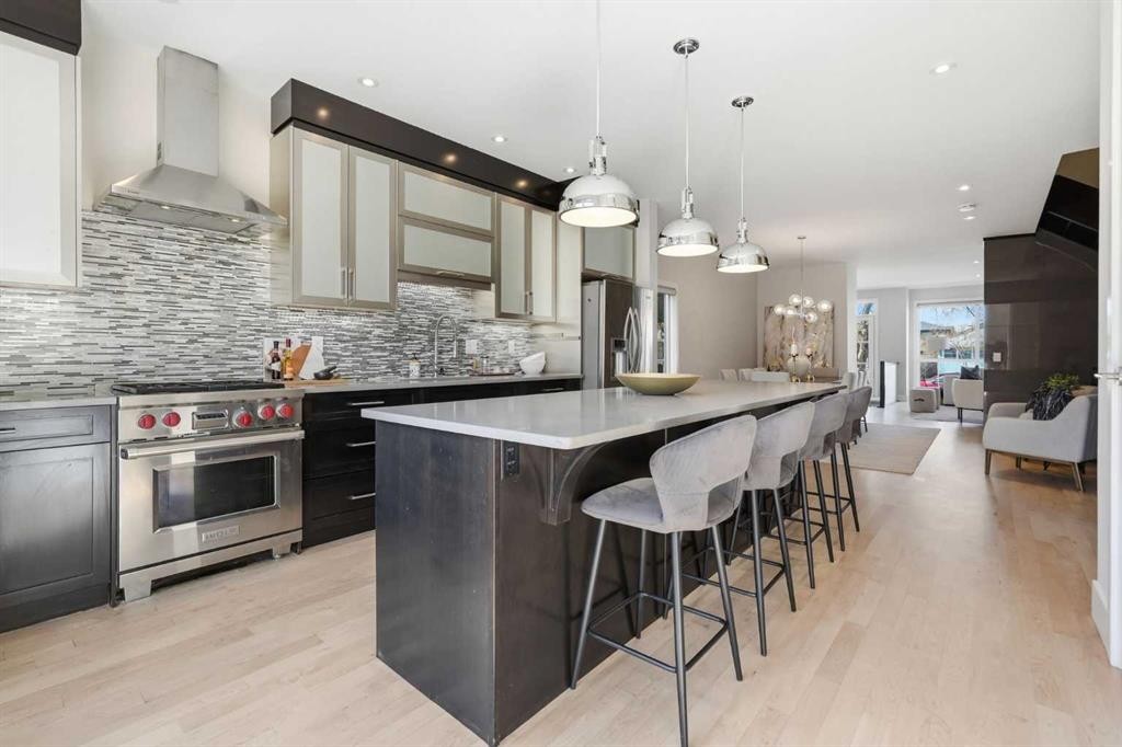 1923 49 Avenue Sw, Calgary, AB - Indoor Photo Showing Kitchen With Stainless Steel Kitchen With Upgraded Kitchen