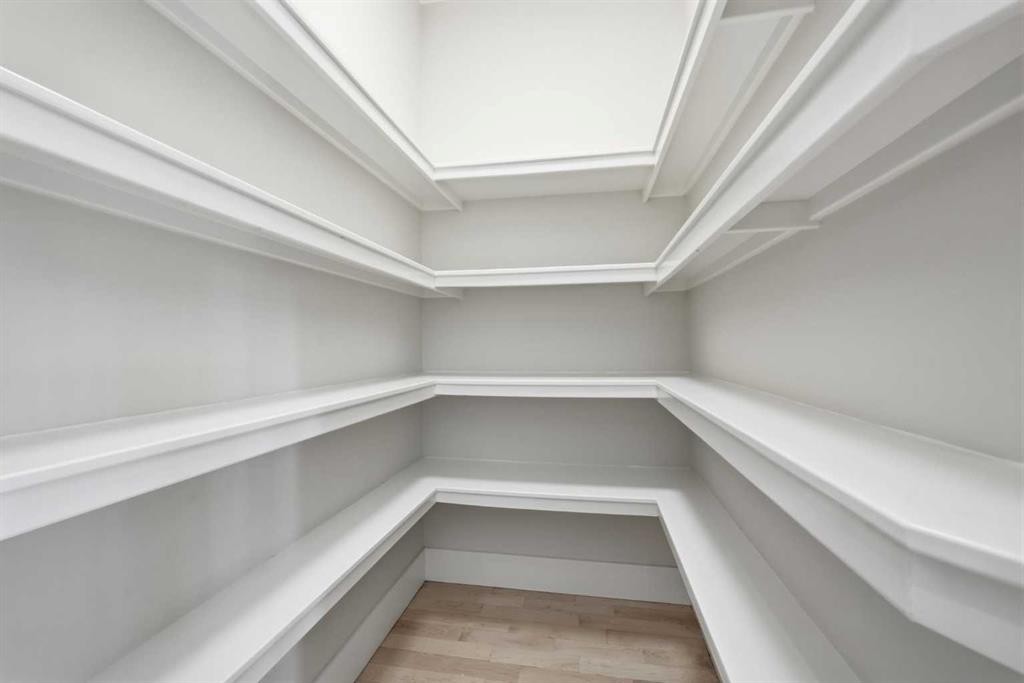 1923 49 Avenue Sw, Calgary, AB - Indoor With Storage