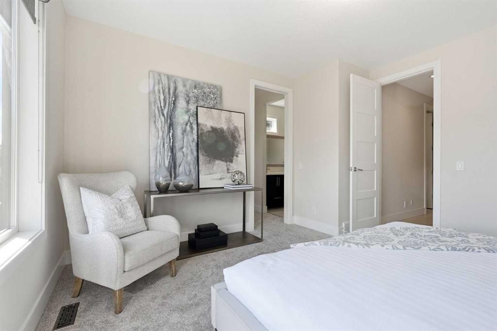 1923 49 Avenue Sw, Calgary, AB - Indoor Photo Showing Bedroom