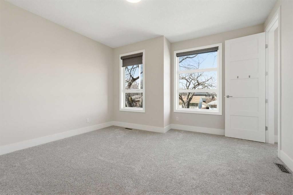 1923 49 Avenue Sw, Calgary, AB - Indoor Photo Showing Other Room