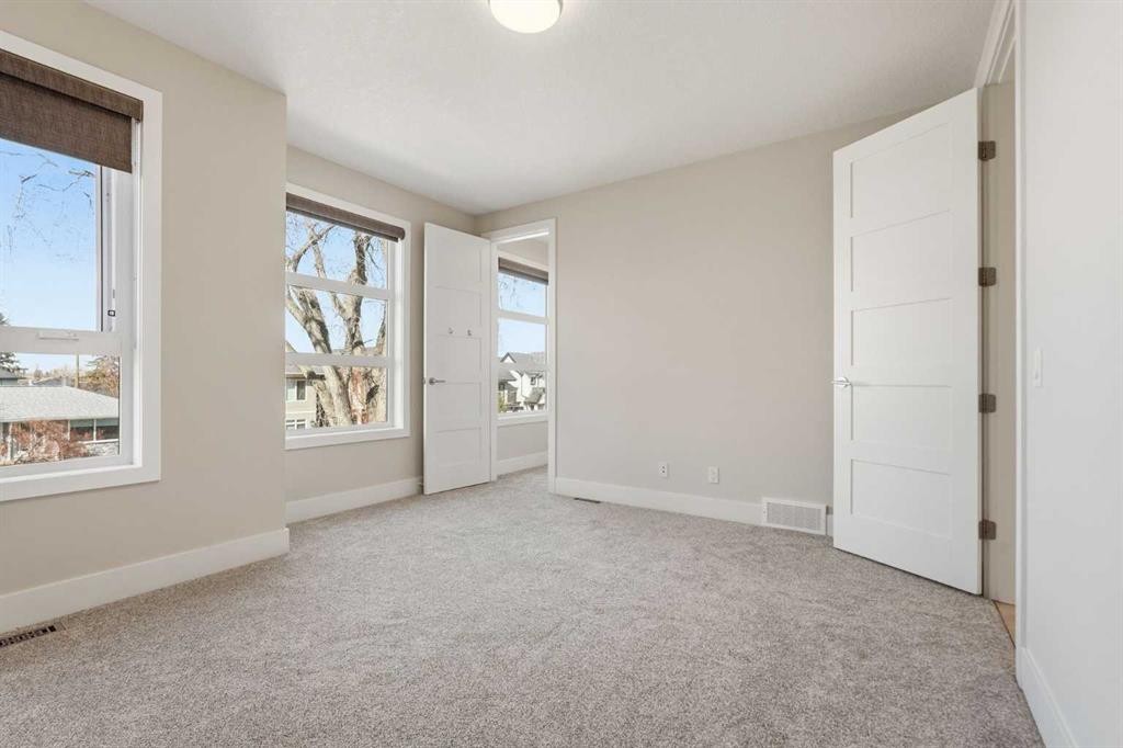 1923 49 Avenue Sw, Calgary, AB - Indoor Photo Showing Other Room