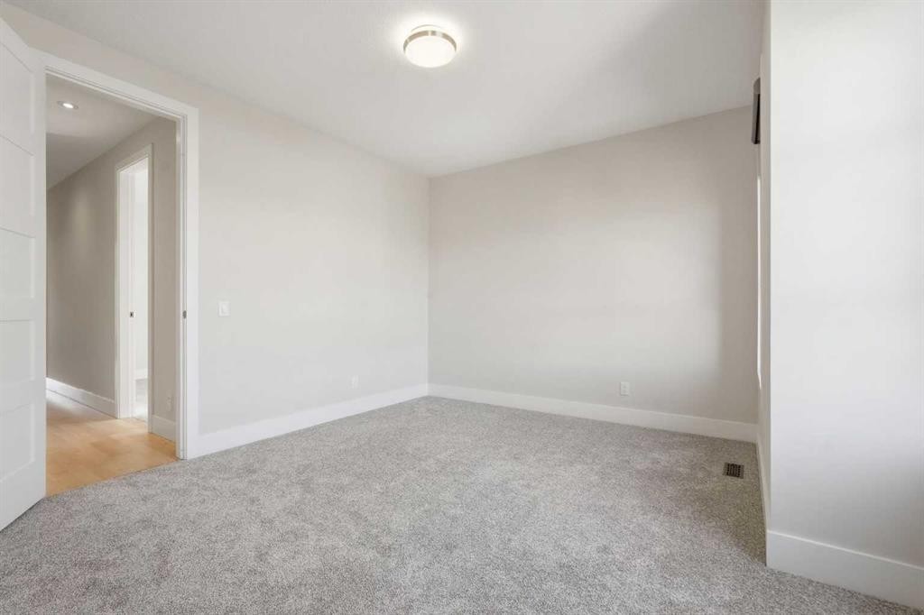 1923 49 Avenue Sw, Calgary, AB - Indoor Photo Showing Other Room