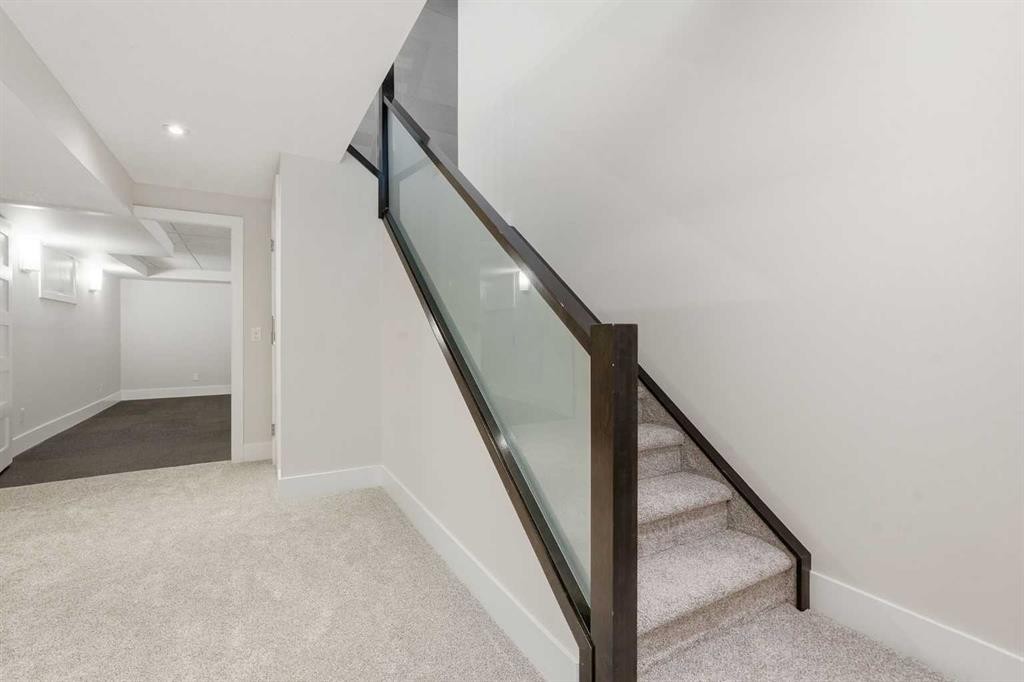 1923 49 Avenue Sw, Calgary, AB - Indoor Photo Showing Other Room