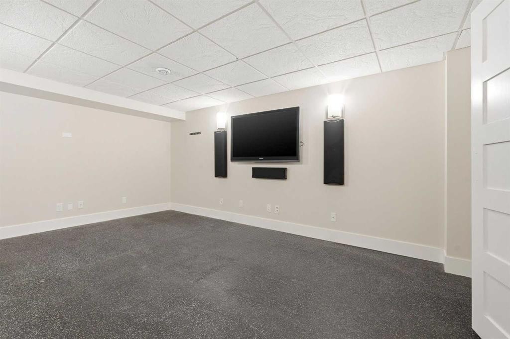 1923 49 Avenue Sw, Calgary, AB - Indoor Photo Showing Other Room