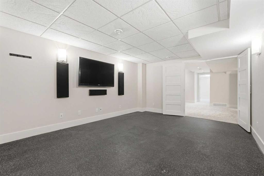 1923 49 Avenue Sw, Calgary, AB - Indoor Photo Showing Other Room