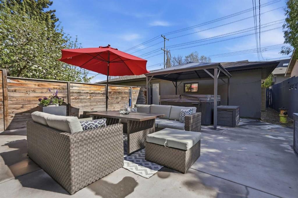 1923 49 Avenue Sw, Calgary, AB - Outdoor With Deck Patio Veranda With Exterior