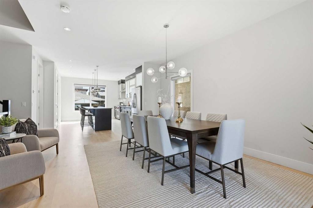 1923 49 Avenue Sw, Calgary, AB - Indoor Photo Showing Dining Room