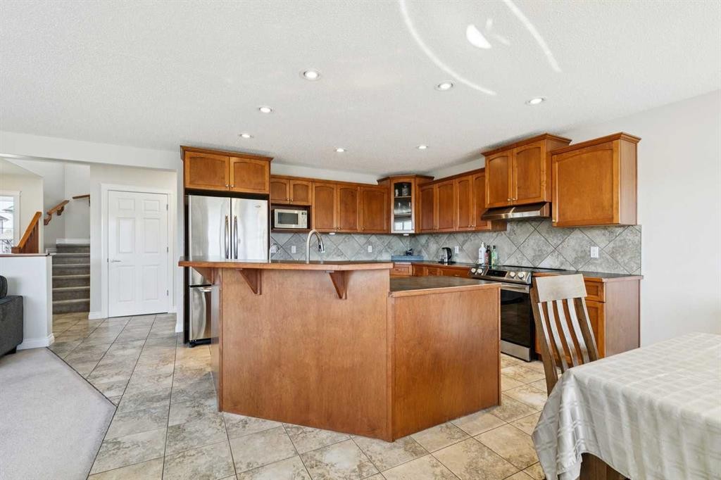 63 Westmount Circle, Okotoks, AB - Indoor Photo Showing Kitchen