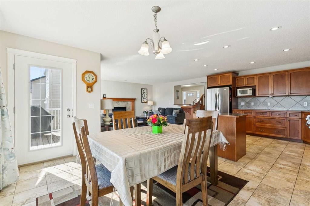 63 Westmount Circle, Okotoks, AB - Indoor Photo Showing Dining Room