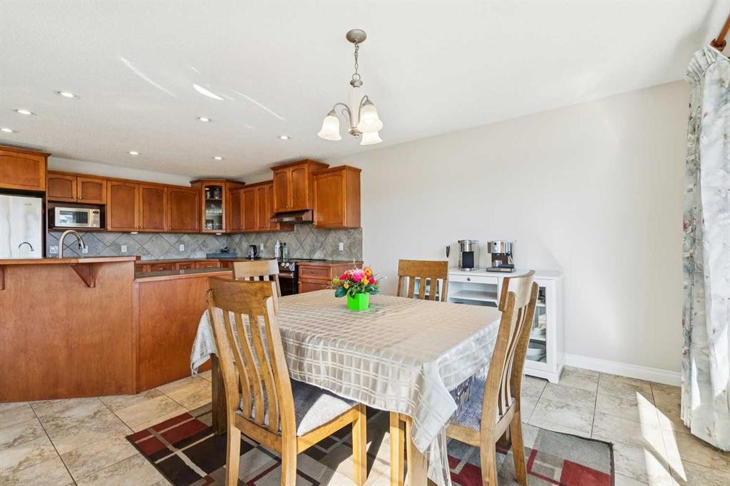 63 Westmount Circle, Okotoks, AB - Indoor Photo Showing Dining Room