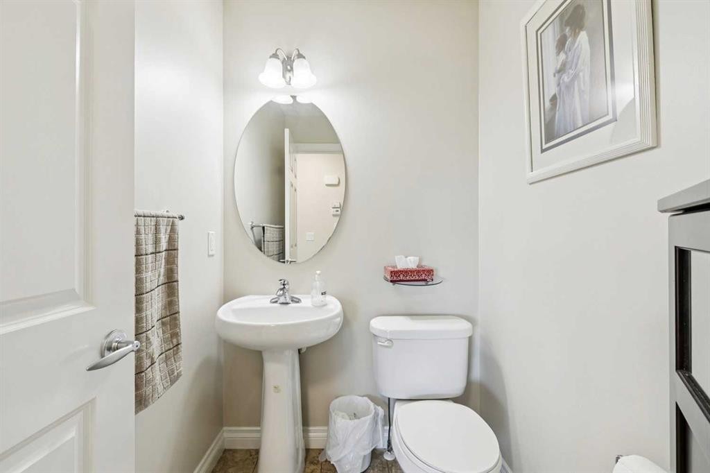 63 Westmount Circle, Okotoks, AB - Indoor Photo Showing Bathroom