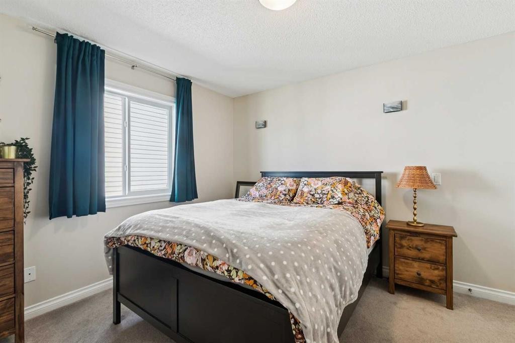 63 Westmount Circle, Okotoks, AB - Indoor Photo Showing Bedroom