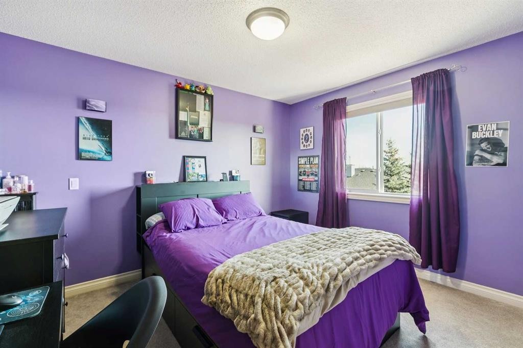 63 Westmount Circle, Okotoks, AB - Indoor Photo Showing Bedroom