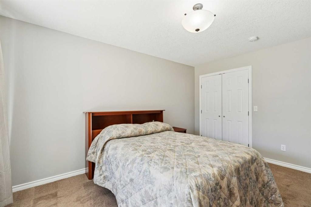 63 Westmount Circle, Okotoks, AB - Indoor Photo Showing Bedroom