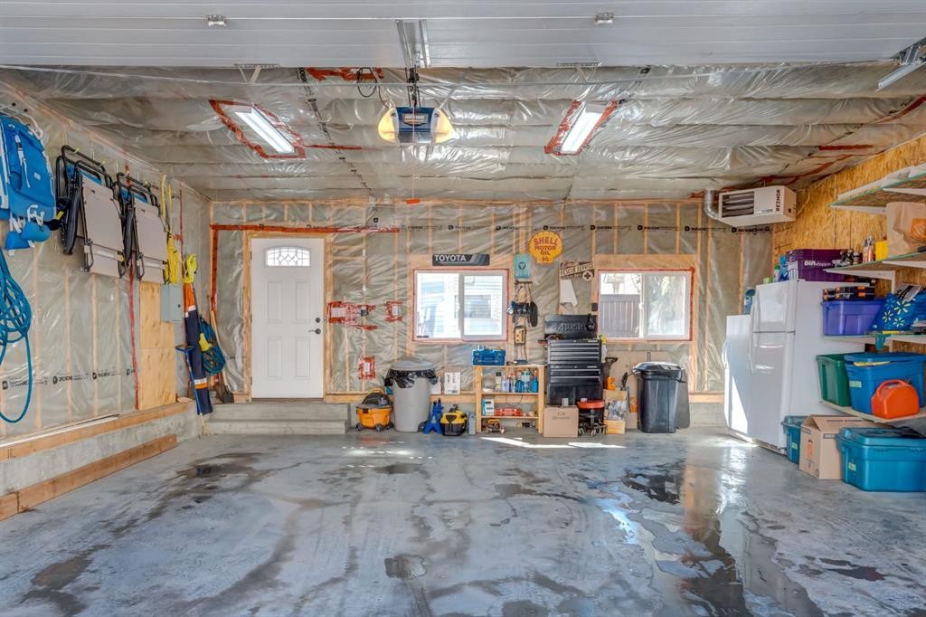 34 Arbour Crest Circle Nw, Calgary, AB - Indoor Photo Showing Garage